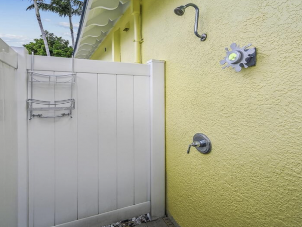 Holmes Beach One Bedroom Vacation Cottage With Private Pool